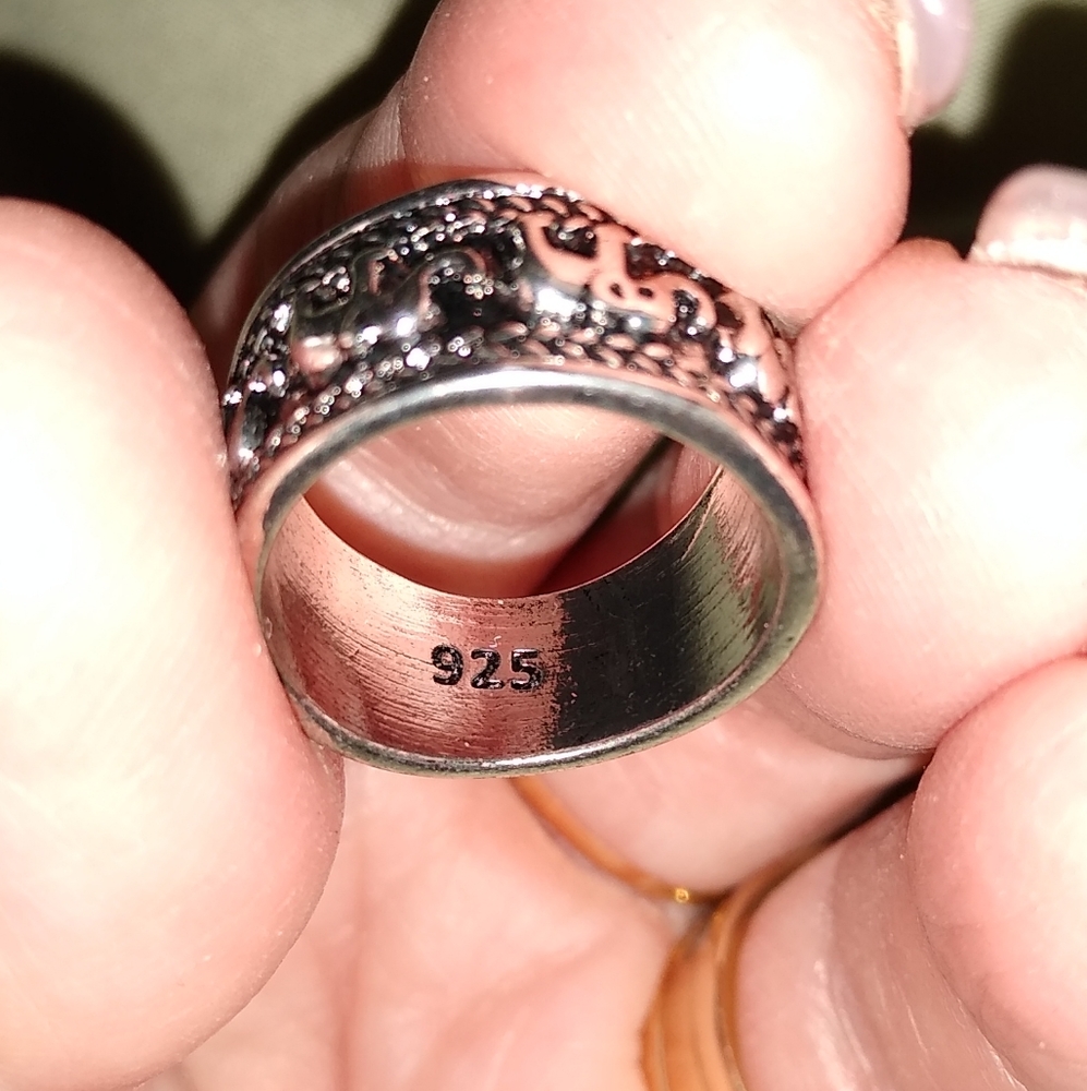 NWT BALI ARTISAN BAND RING WITH ELEPHANT DETAIL - Picture 3 of 3